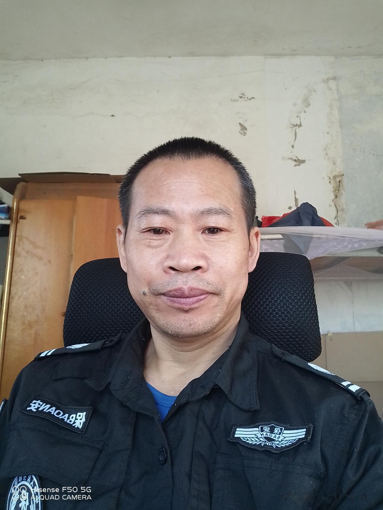 这个月做保安就算结束了，今天早上7点下班，明天早上7点再上班了，好像明天是五一假