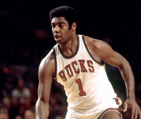 今日没有比赛，科普一下NBA关于助攻规则的修改

NBA历史上分别进行了3次关于