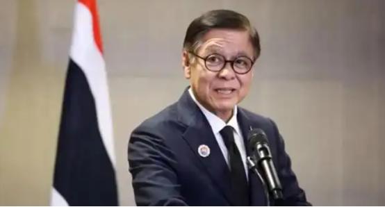 朋友，你见过这种操作吗？你有难处，他不帮忙也就算了，还反过来跟你推销产品。这，就