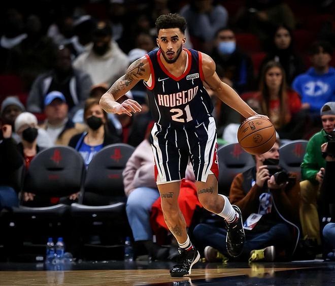 就说说咱屯子大号出品的奎因香不香广东男篮vs同曦男篮