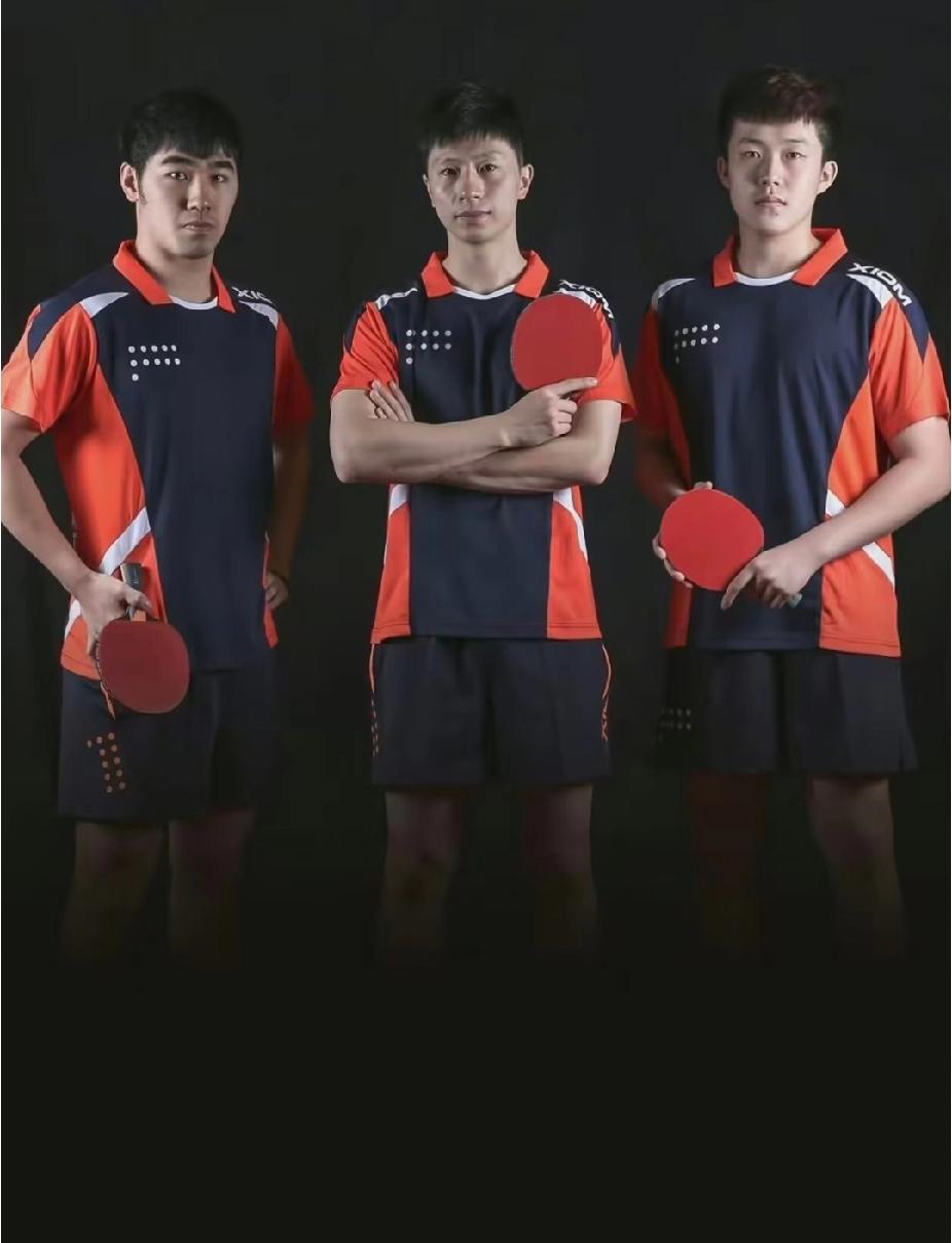 刷到王楚钦17岁的旧照，瞬间破防了😭
 
原来现在赛场上所向披靡的大头，也曾是