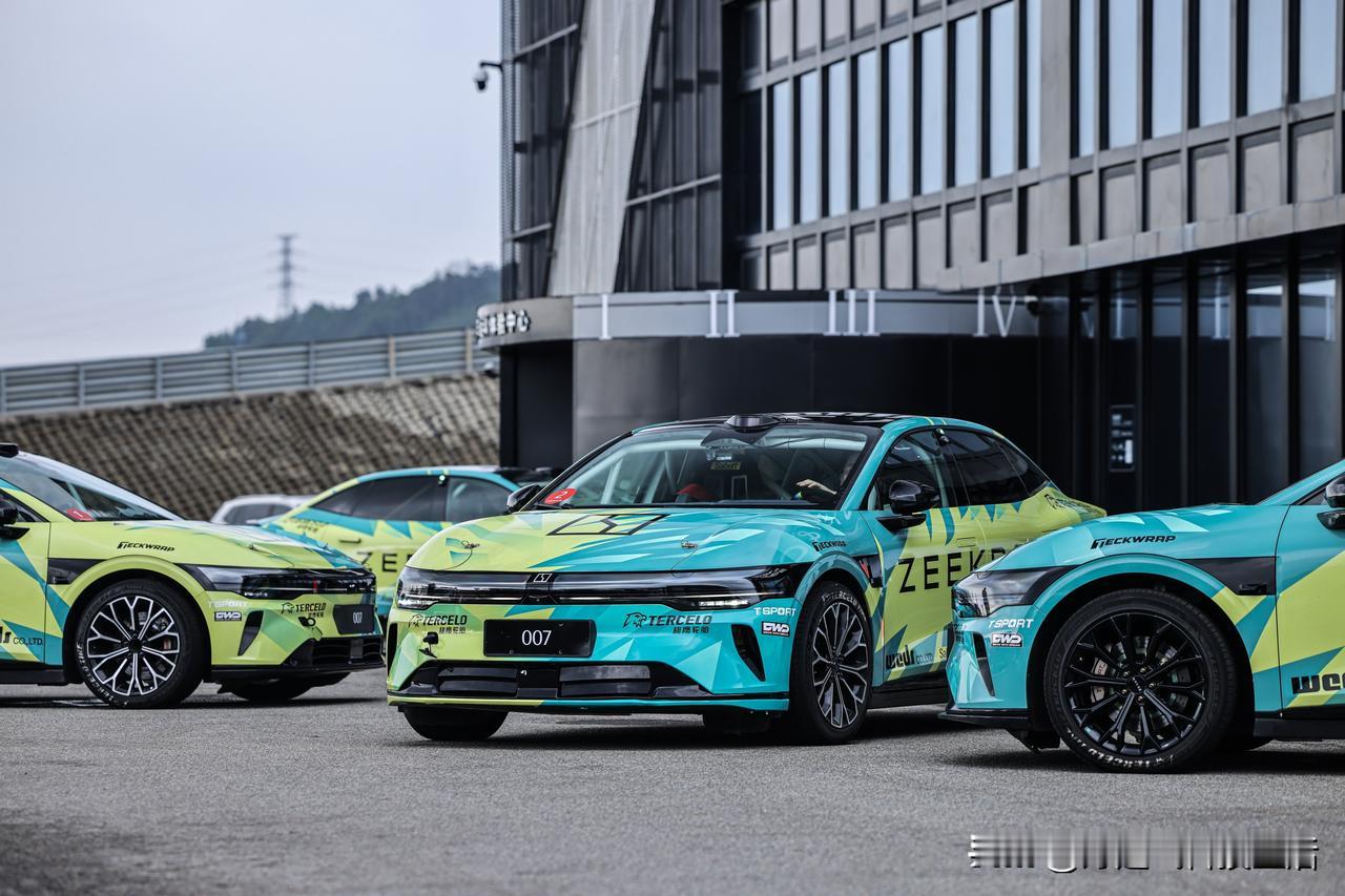 赛道文化不再是燃油车的专属标签，国产新能源正在用硬核实力重塑行业格局。宁波国际赛