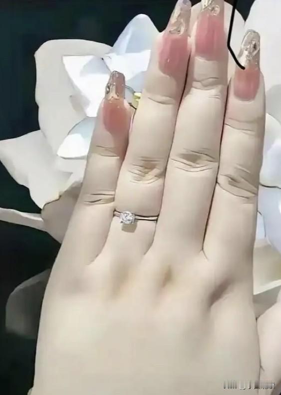 这样的手，你能忍心让它干活吗？
