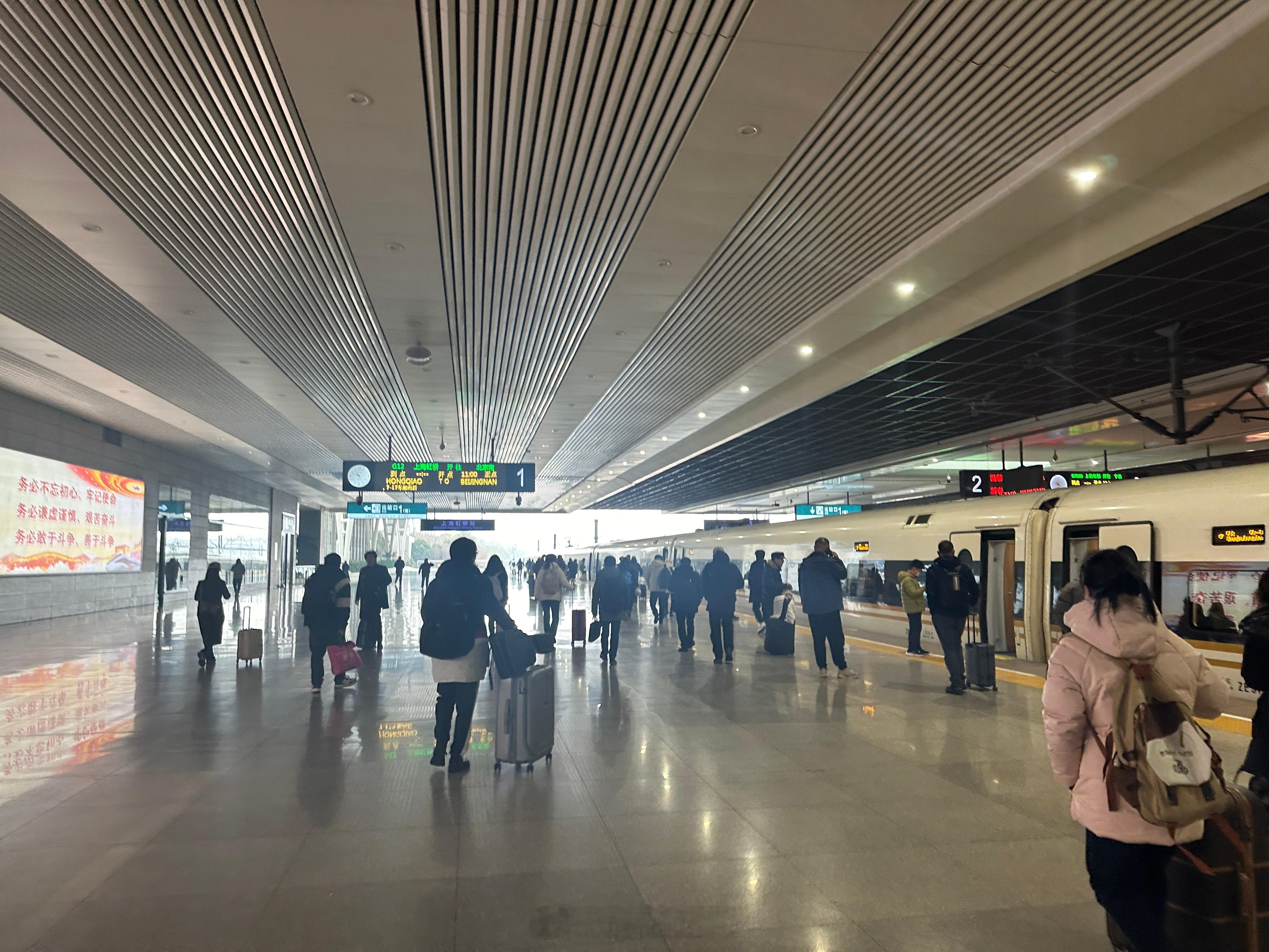 还记得美军和我说300公里已经是非常的远了，我和他说我们的高铁1小时就能到，美军