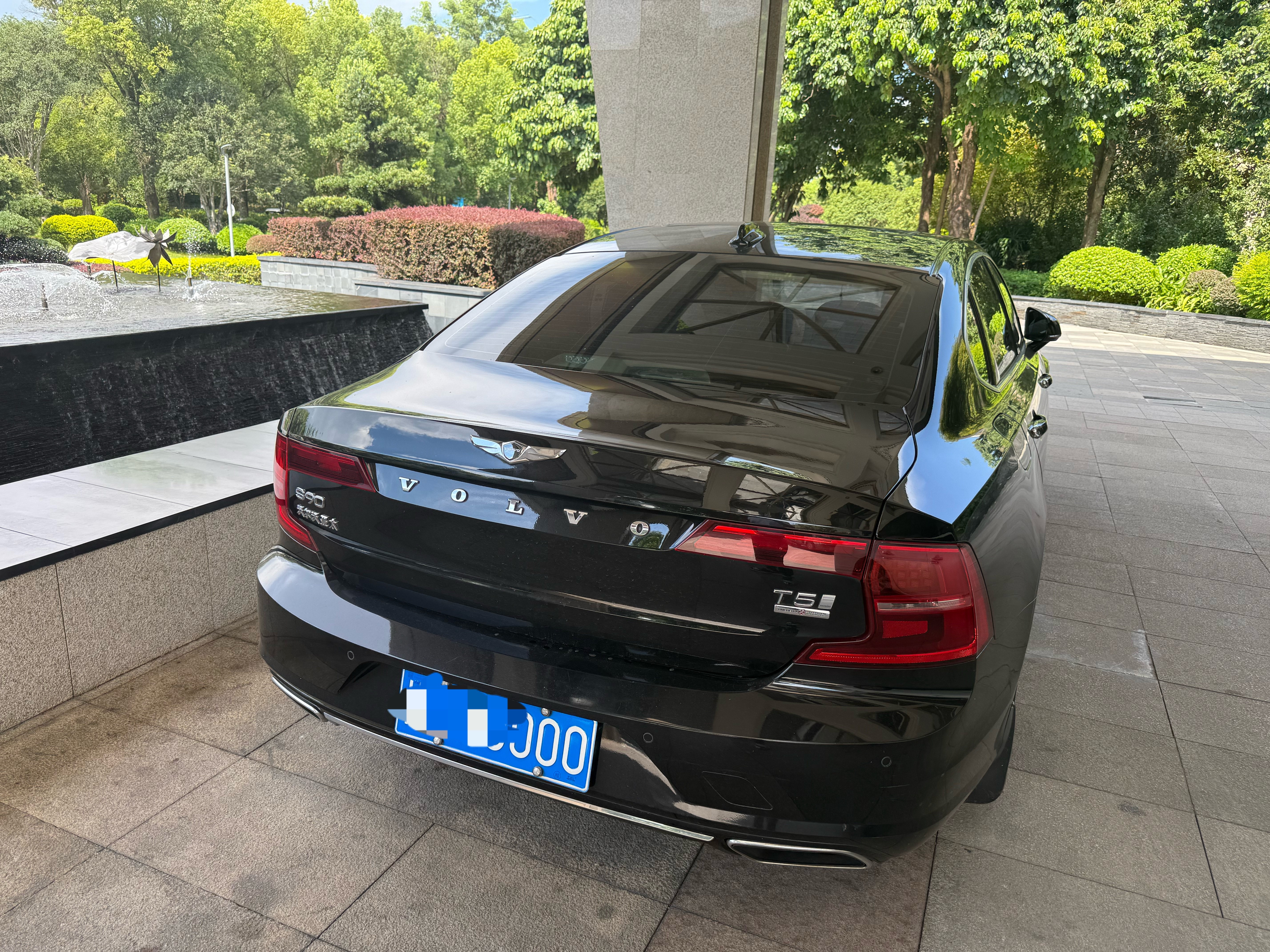 柳州的一位大哥座驾带翅膀的沃尔沃[笑而不语] ​​​