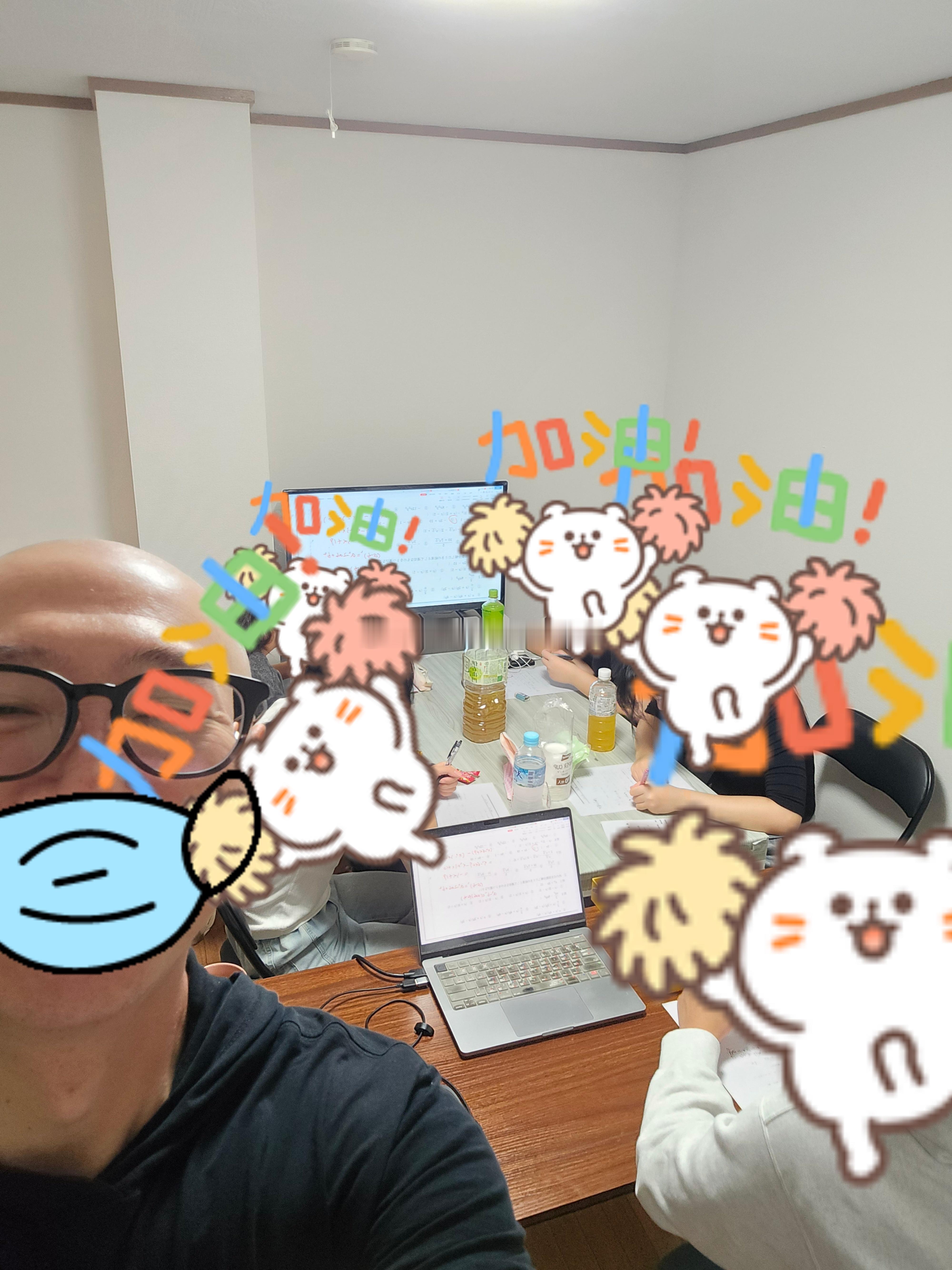 今天外面下着大雨，又一个五人小班满员！非常感动拍照留念！ ​​​