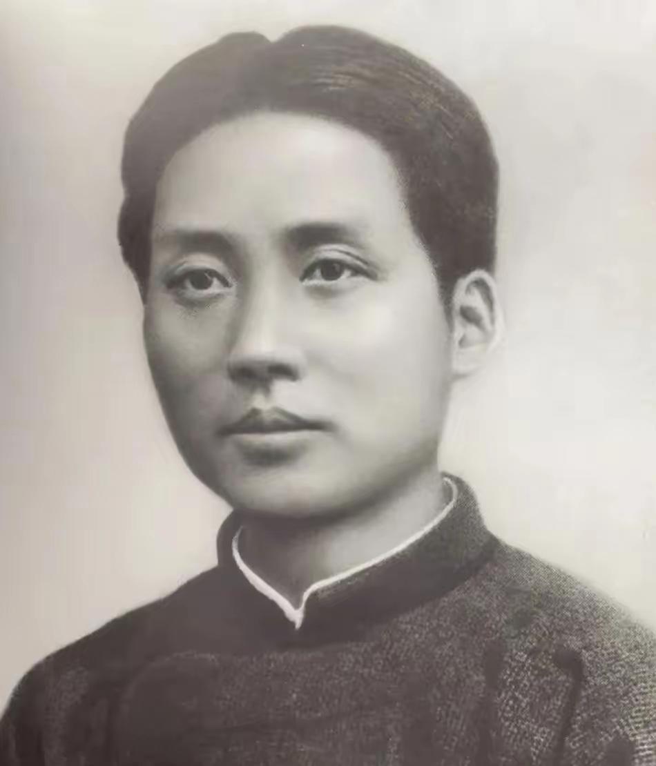 毛主席虽说仅是师范毕业，按现在来说算不上本科大学，如果你仗着自己现在是“985”