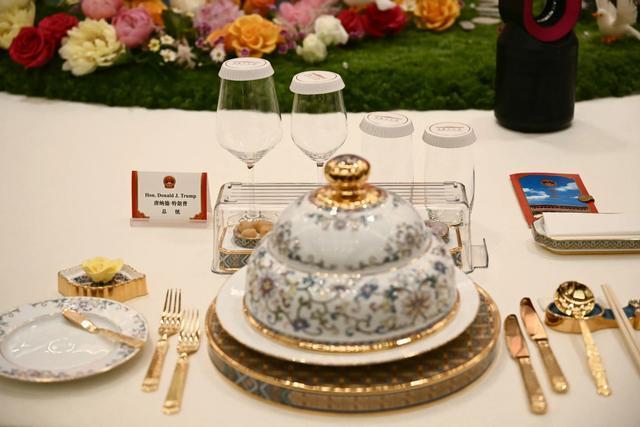 与色、香、味俱全而且加持各种文化底蕴的中餐相比，吃西餐那不叫饭，叫吃食！特朗普被