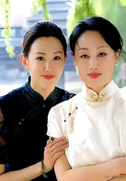 王姬女儿高丽雯领证3个月，一分彩礼没见着。王姬连夜飞回北京，进门第一句：“那人是