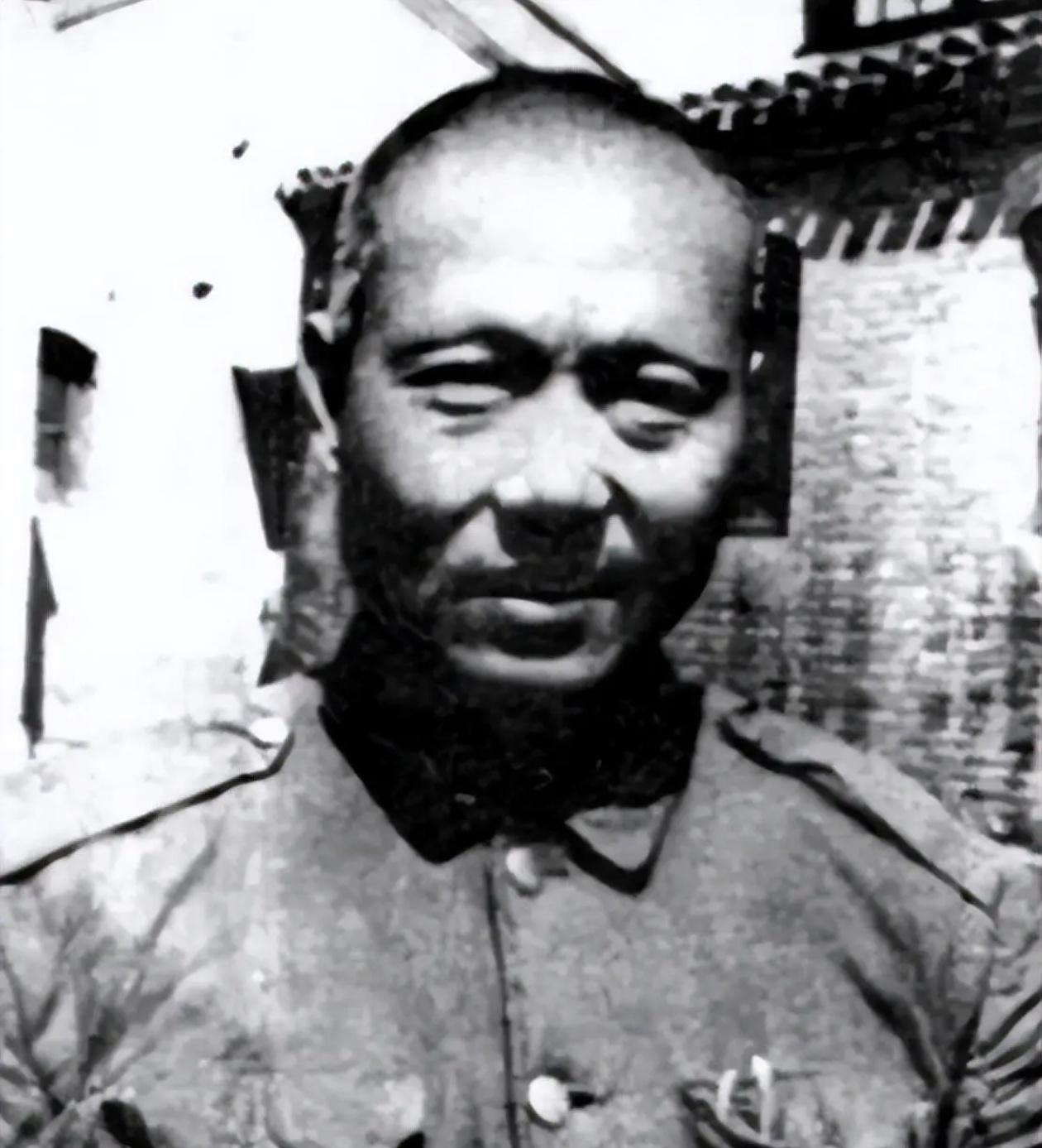 1959年冬，北京西单鸿宾楼。傅作义早早到场，点好了一桌菜，等的不是旁人，正是当