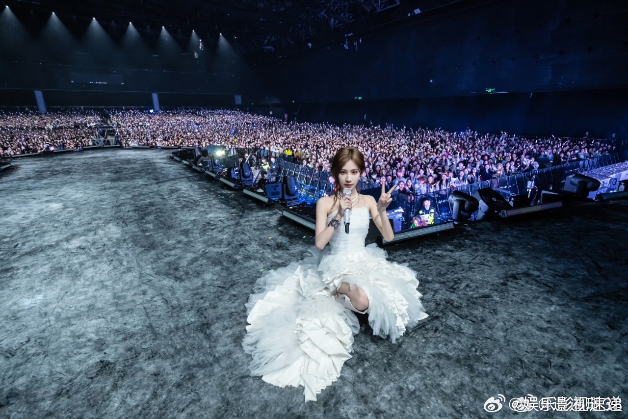 袁一琦回芒果后的人气 万人场的座位一个空位都没有，粉丝的应援声整齐又响亮，袁一琦