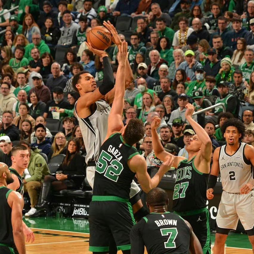 又改了！马刺3月11号主场对阵凯尔特人的比赛已被调整至NBC全美直播。该场比赛将