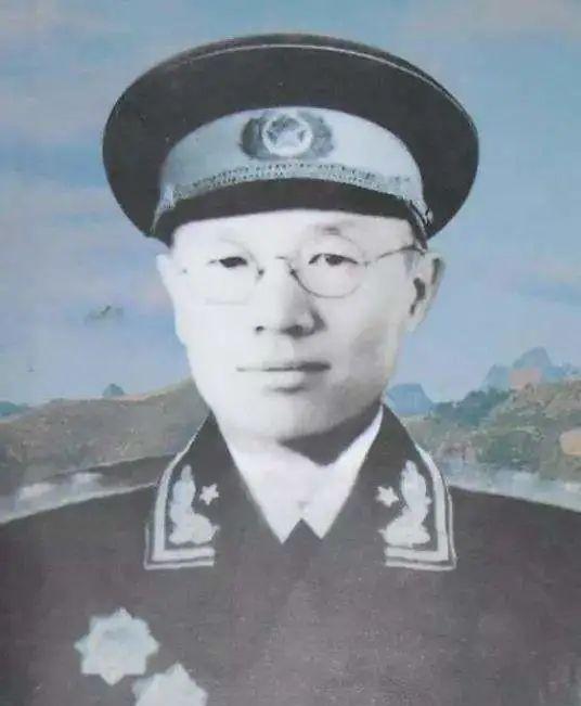 1942年，万毅被捕，蒋介石下令杀了他，万毅知道后，趁看守不注意，翻墙逃走了，谁