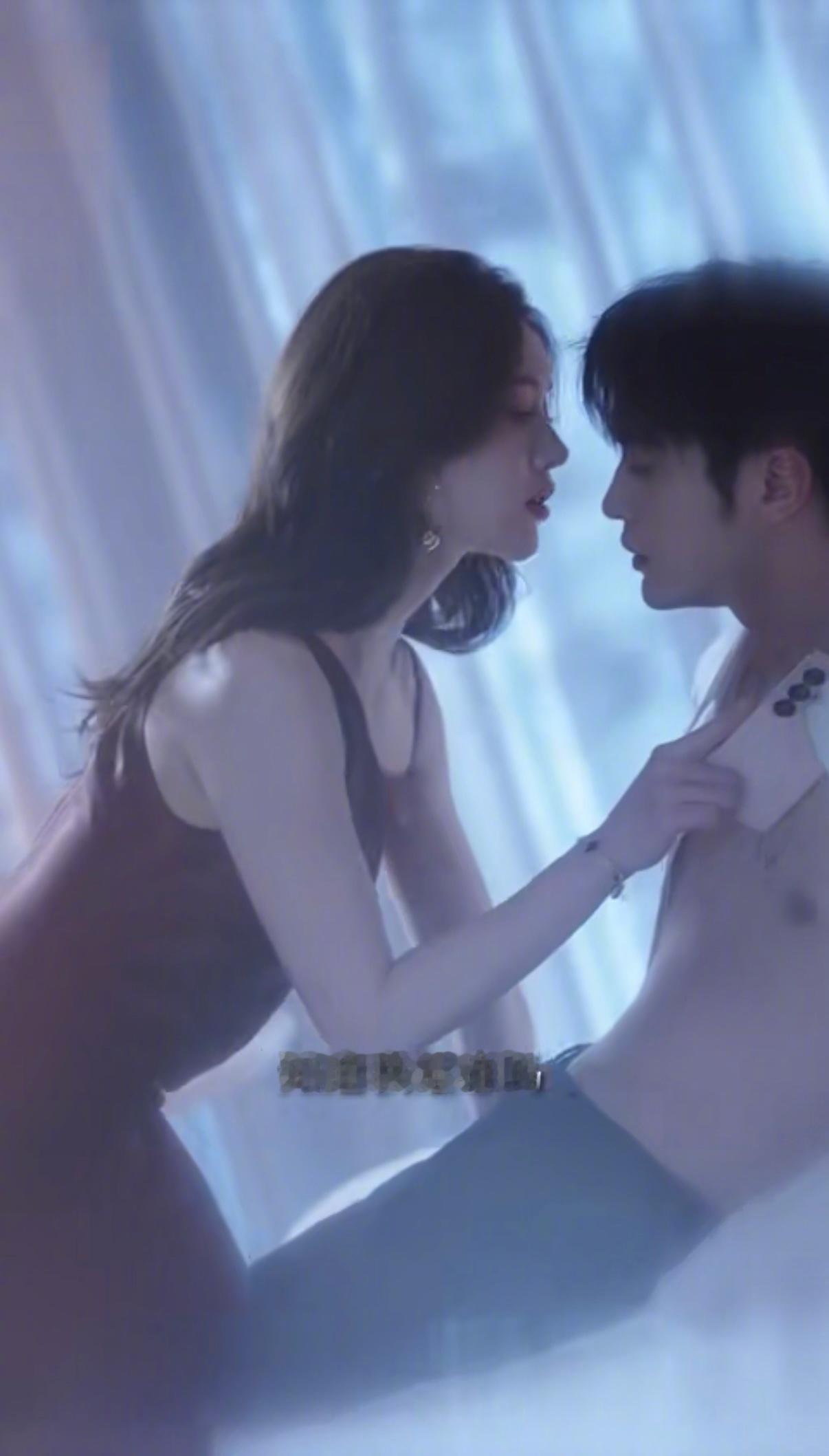 追剧迷上了这款撩弟神器 女主离婚KTV买醉撩弟，结果撩到真大佬！如果给你用手机挑