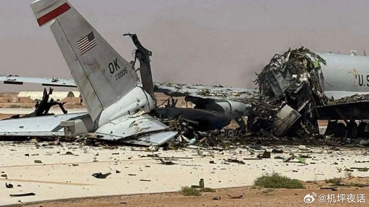 照片显示，隶属于驻扎在俄克拉荷马州廷克空军基地的美国空军第552空中管制联队的E