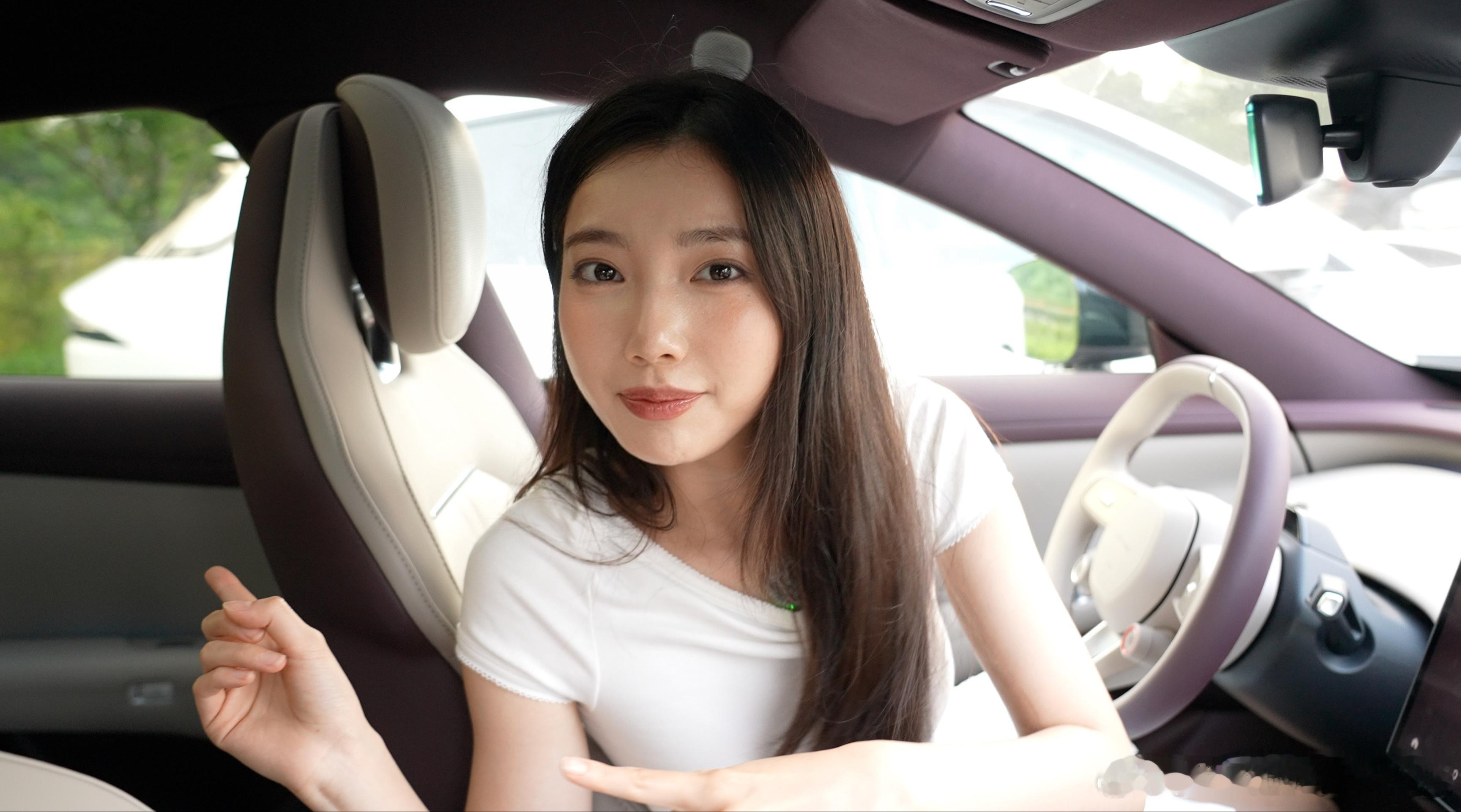 第二张假装一下日系元气少女是不是还挺像那么回事的哈哈哈其实是视频截图[奶牛猫] 