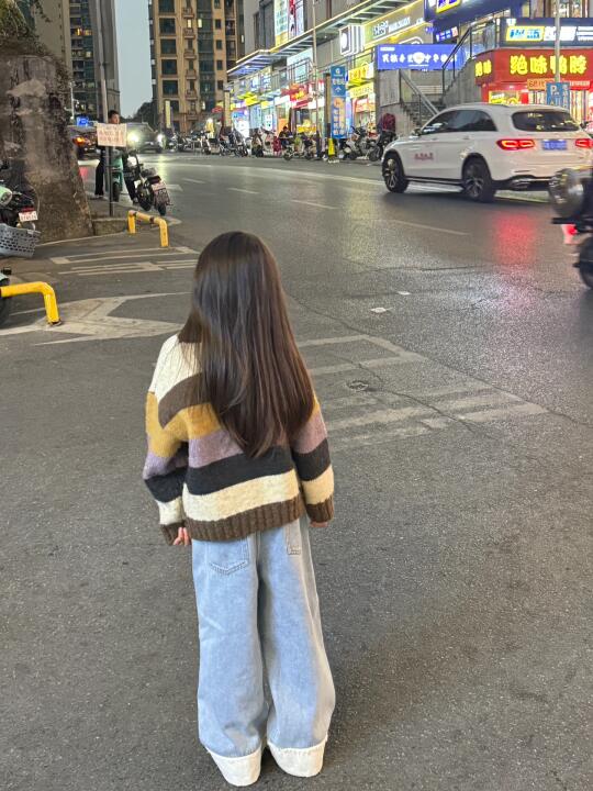 到底留长头发还是剪齐肩好呢🤔