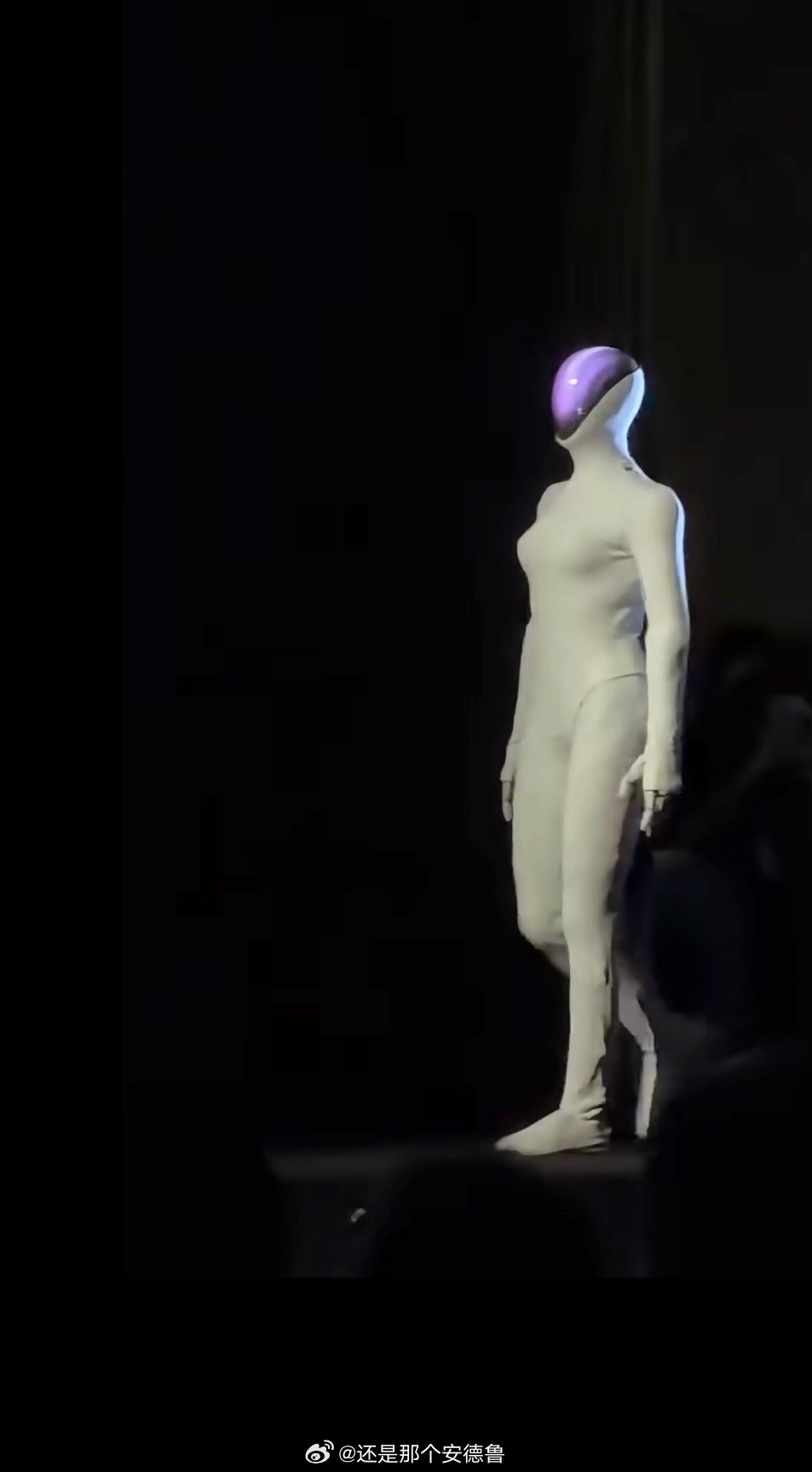 小鹏科技日帅啊这机器人[不愧是你][不愧是你] ​​​