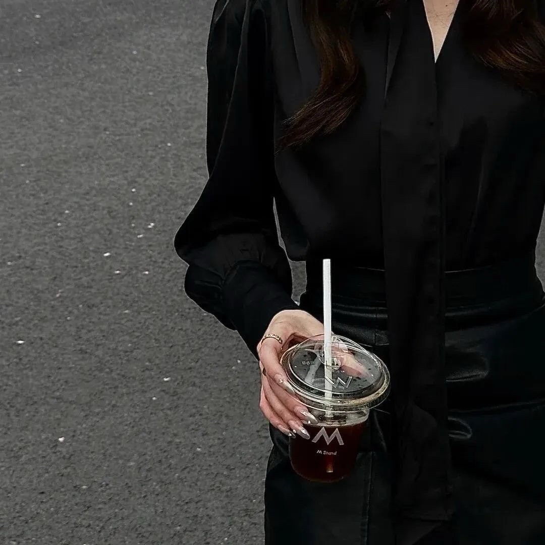 穷的时候考验女人，富的时候考验男人。 ​​​