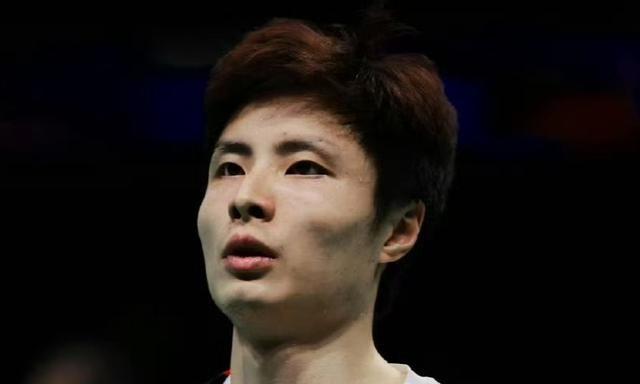 石宇奇又退了，李诗沣临危受命顶一单硬刚拉克什亚。这排阵看得人心惊肉跳，除“任何组