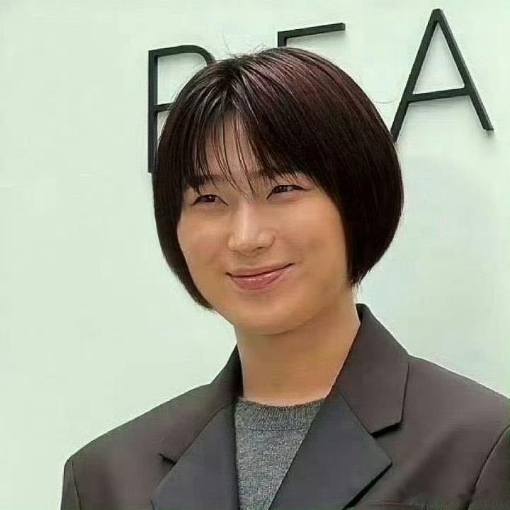 金善禹捡起来李羲承的娃娃前边那位的代表作是东北雨姐吗金善禹