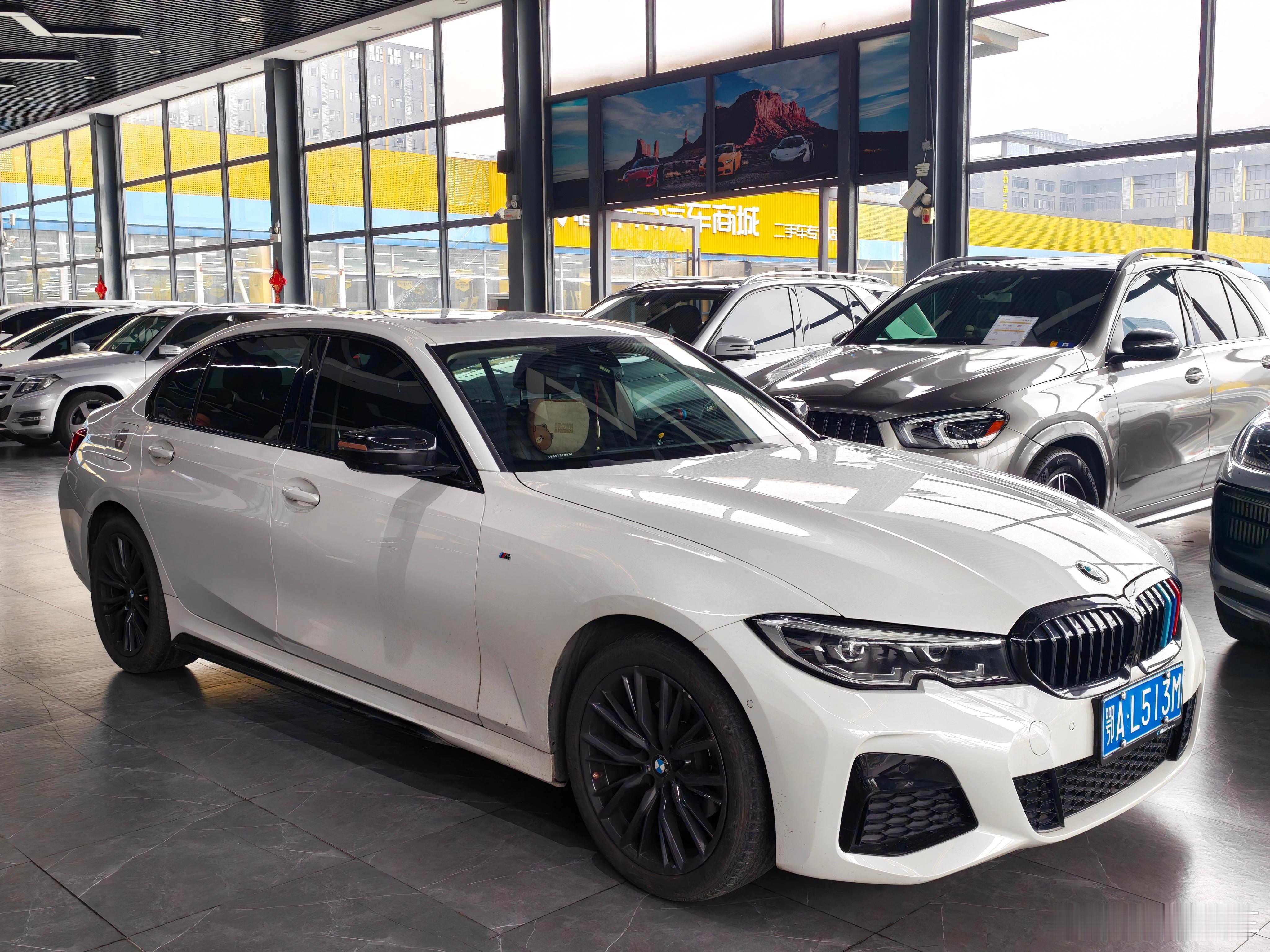 正在沟通一台20款325li耀夜版 一手车 7.4万公里现在的价格真顶啊 但是颜