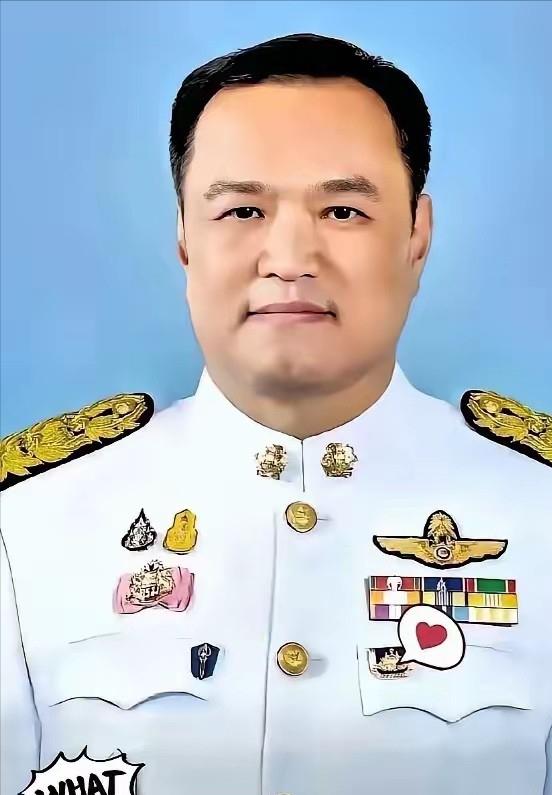 刚刚再次出任泰国总理的阿努廷，很快就用一个动作引爆舆论：他宣布把自己的座驾从劳斯