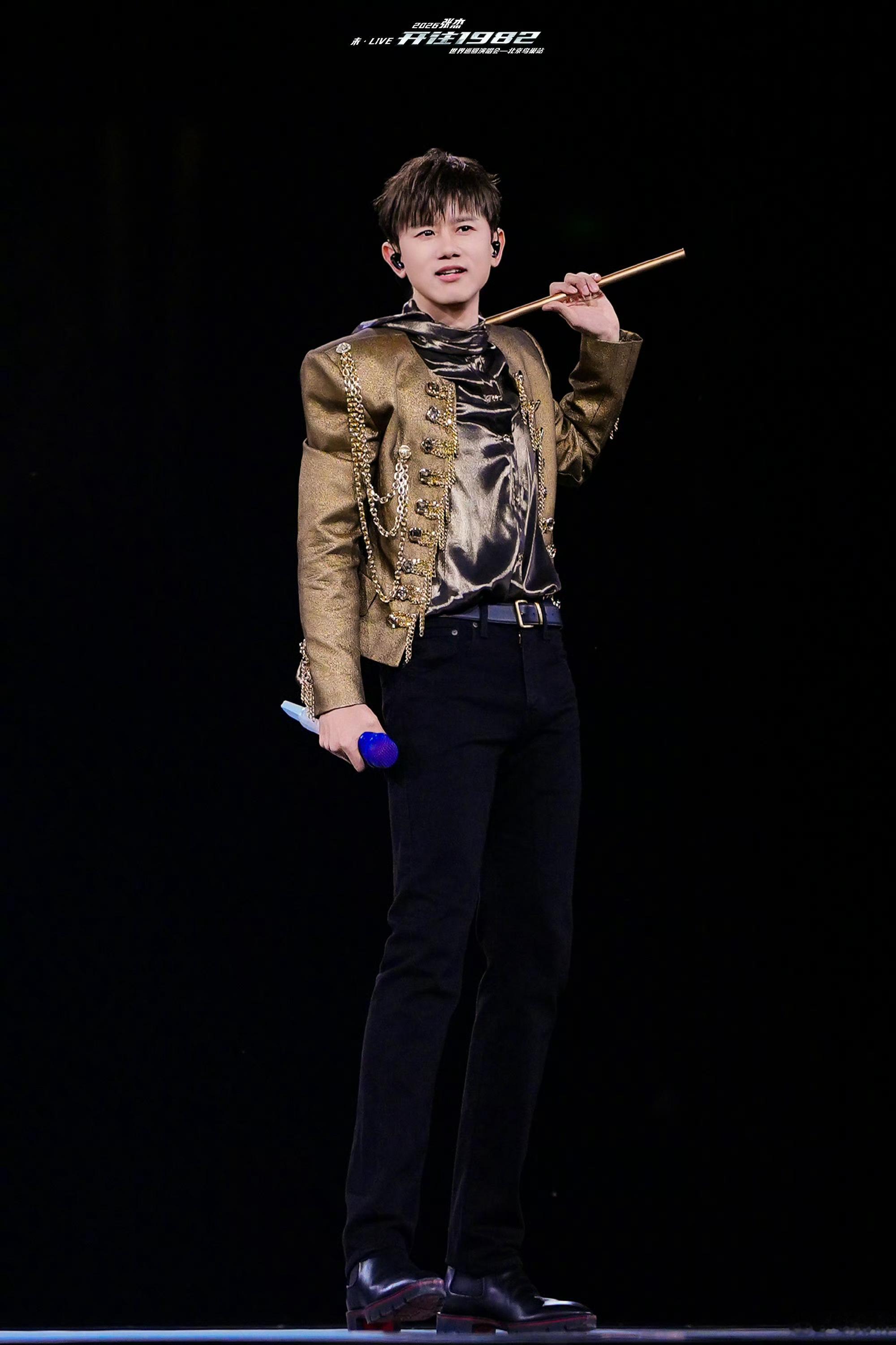 张杰刷新了鸟巢单人年度场次世界纪录恭喜张杰16场鸟巢演唱会完美收官张杰鸟巢演唱会