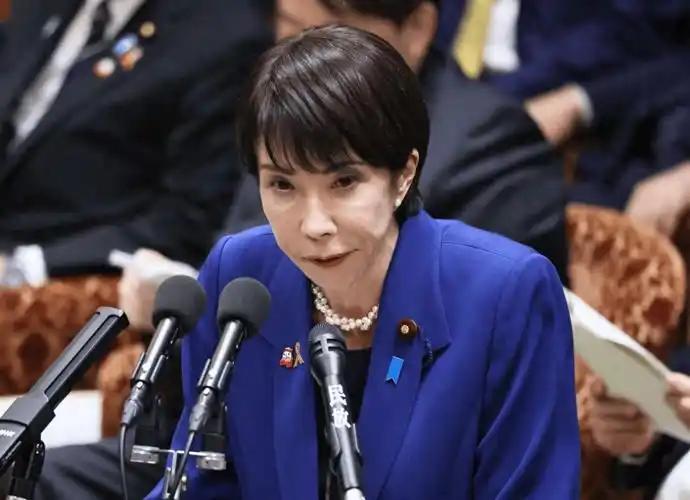 在回顾广岛和长崎遭核爆事件时，日本首相高市早苗和在场的官员竟然没有一次提及当年是