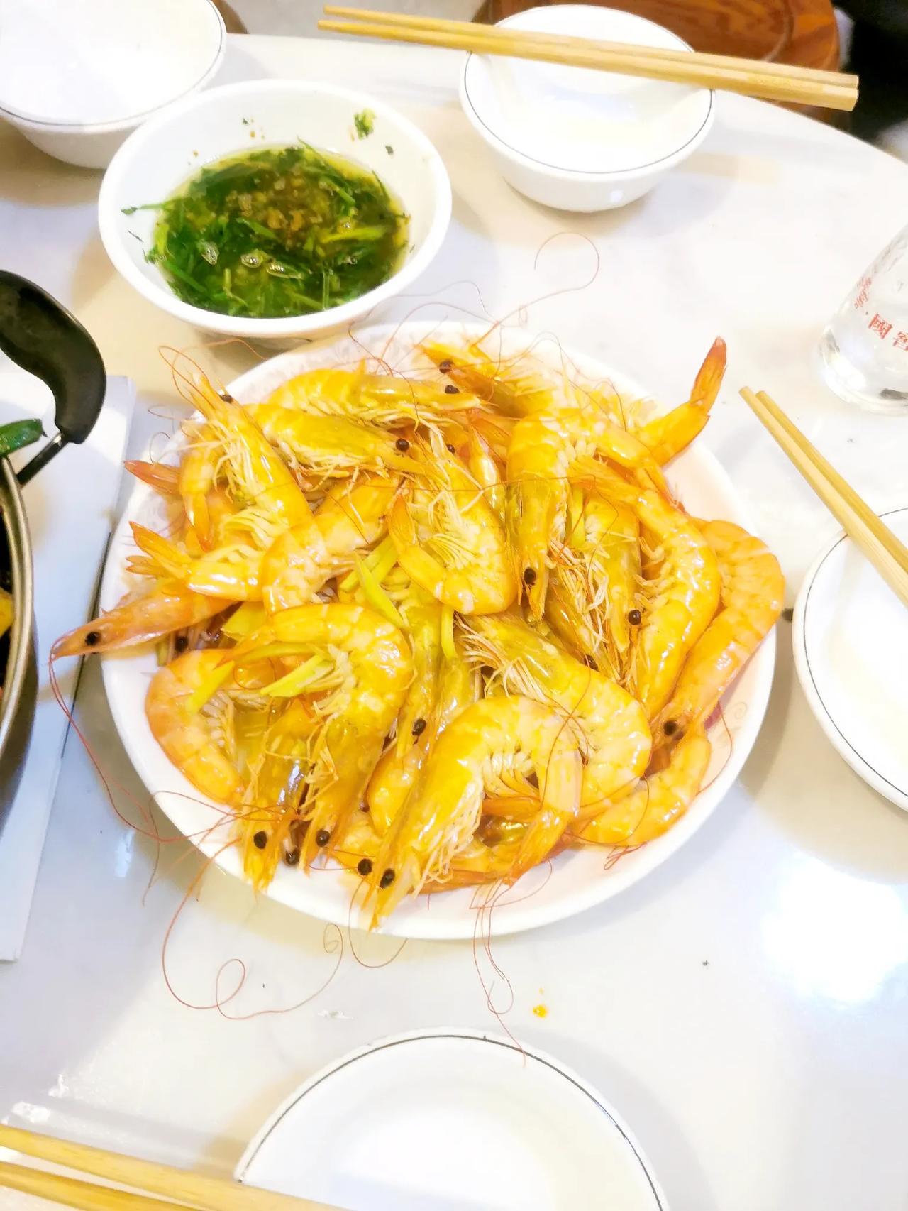 #记录我的一日三餐#一日三餐，早餐是温暖的豆浆油条，午餐是色香味俱全的宫保鸡丁配