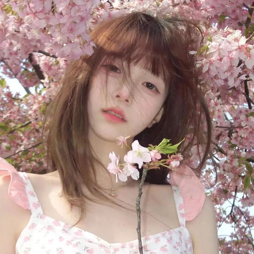 氛围感很强的捧花头像 