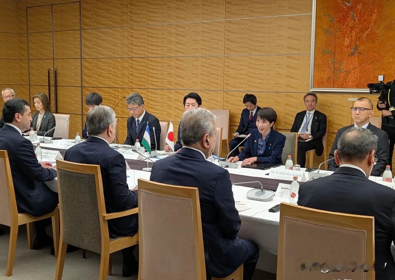 高市早苗为什么突然跟中亚五国打的火热？不怕俄罗斯打击报负吗？不怕，因为俄罗斯已是