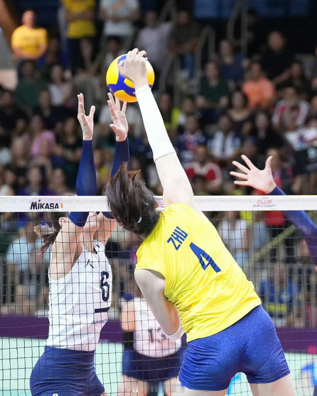 看完排超看世俱杯，今天晚上世俱杯半决赛，12点斯坎迪奇vs海滩，3点半科内利亚诺