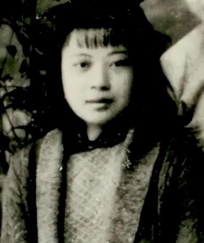 1945年，日军轮奸了黄美英，又用锋利的刀子把她的肉一片一片地割下来，虽然疼的死