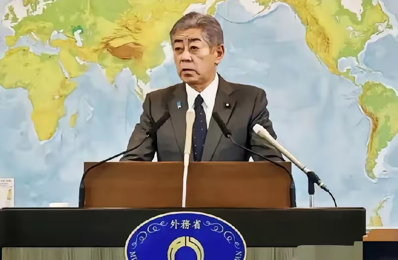 日首相石破茂释放友好信号，里头有三个因素。背后有三大原因。一、历史原因。石破茂是