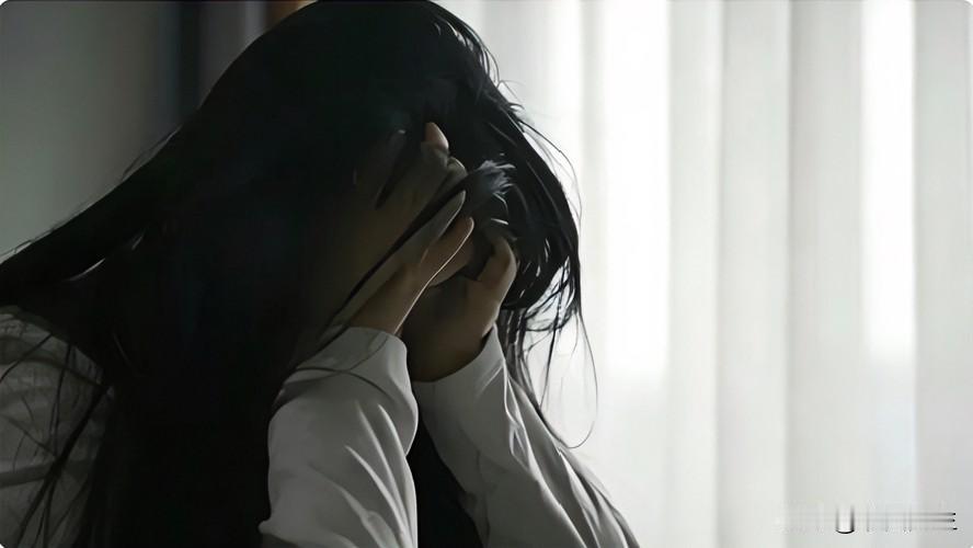 老师以聊孩子学习为由，把家长骗到家里发生关系，最后只调离学校！

甘肃，一位妈妈