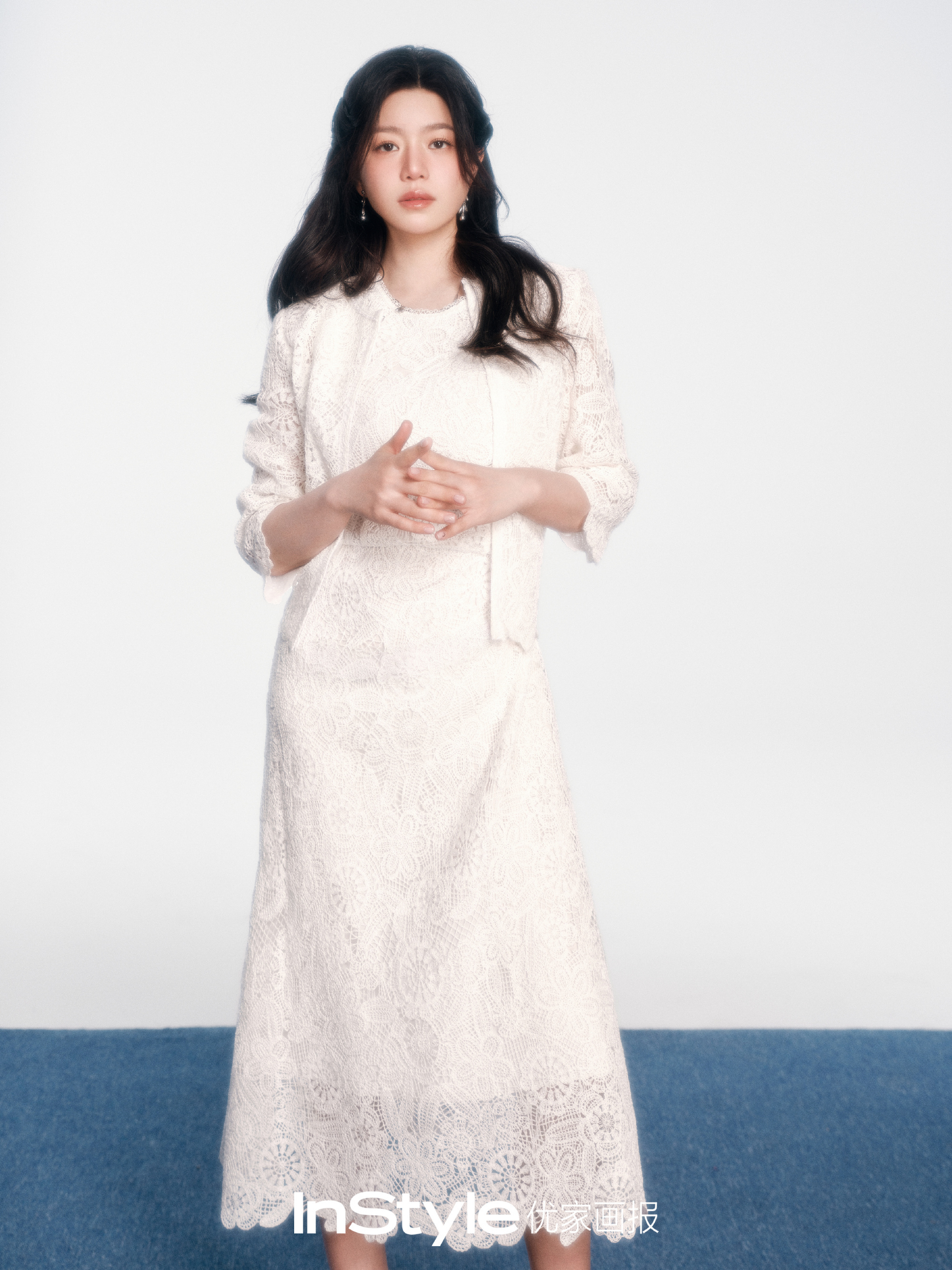 陈妍希InStyle四月刊封面陈妍希衔光为屿大片 青苹果是少女感，皮衣是态度，盘