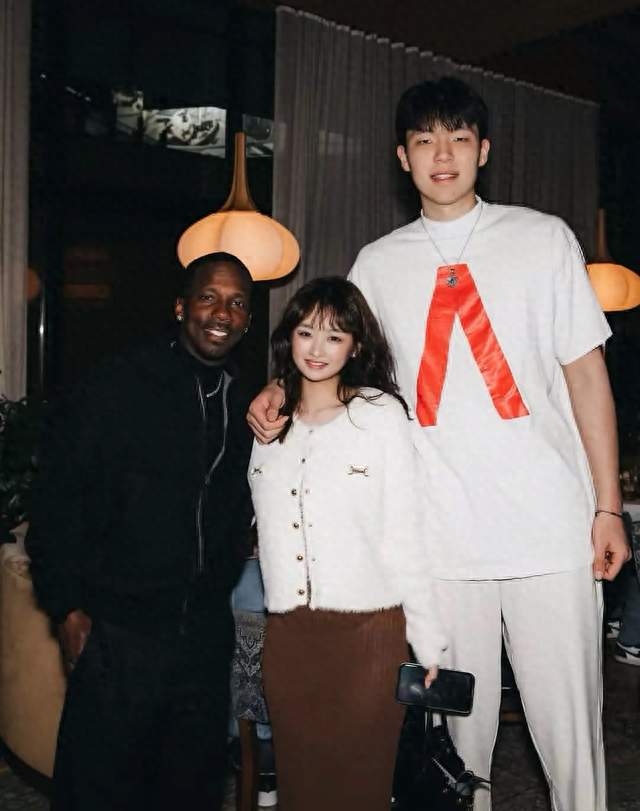 13+4+4！杨瀚森亮出竞争力，第三中锋要拼到底