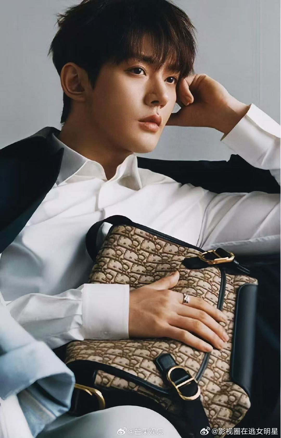 邓为马年新春动画配音花絮 这个认真工作的邓为帅的好超过～ 