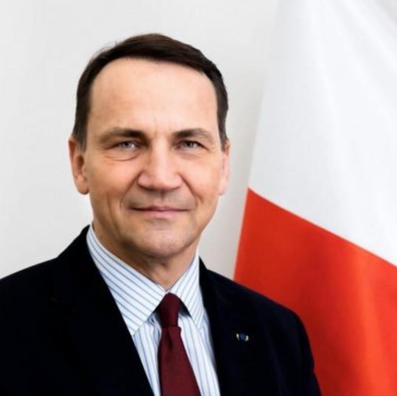 波兰实在没办法了，只能对中国开这个口了。

4月23日，波兰副总理兼外长西科尔斯