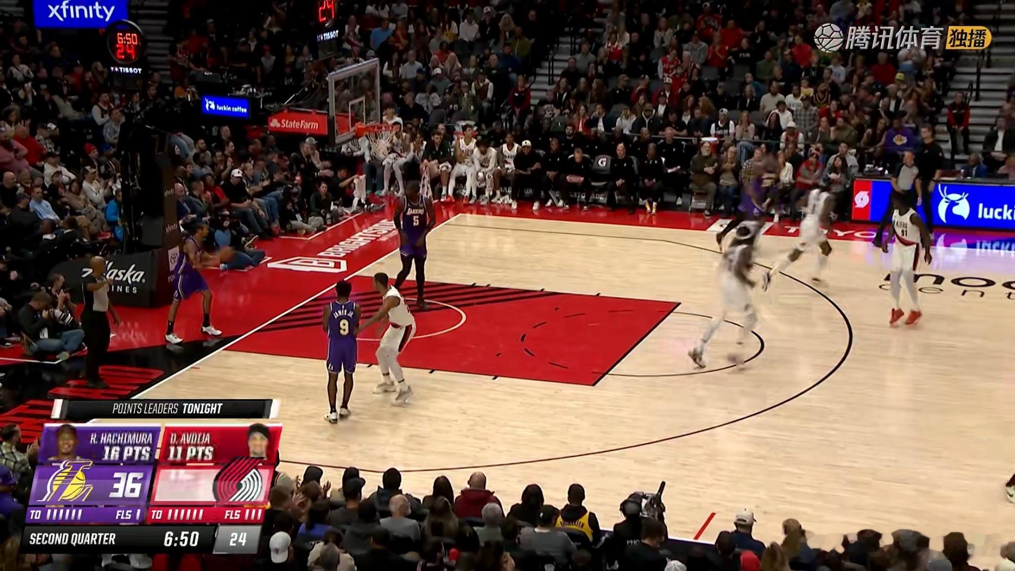 撑起进攻火力，八村本场已拿到16分，三分3-2 ​​​