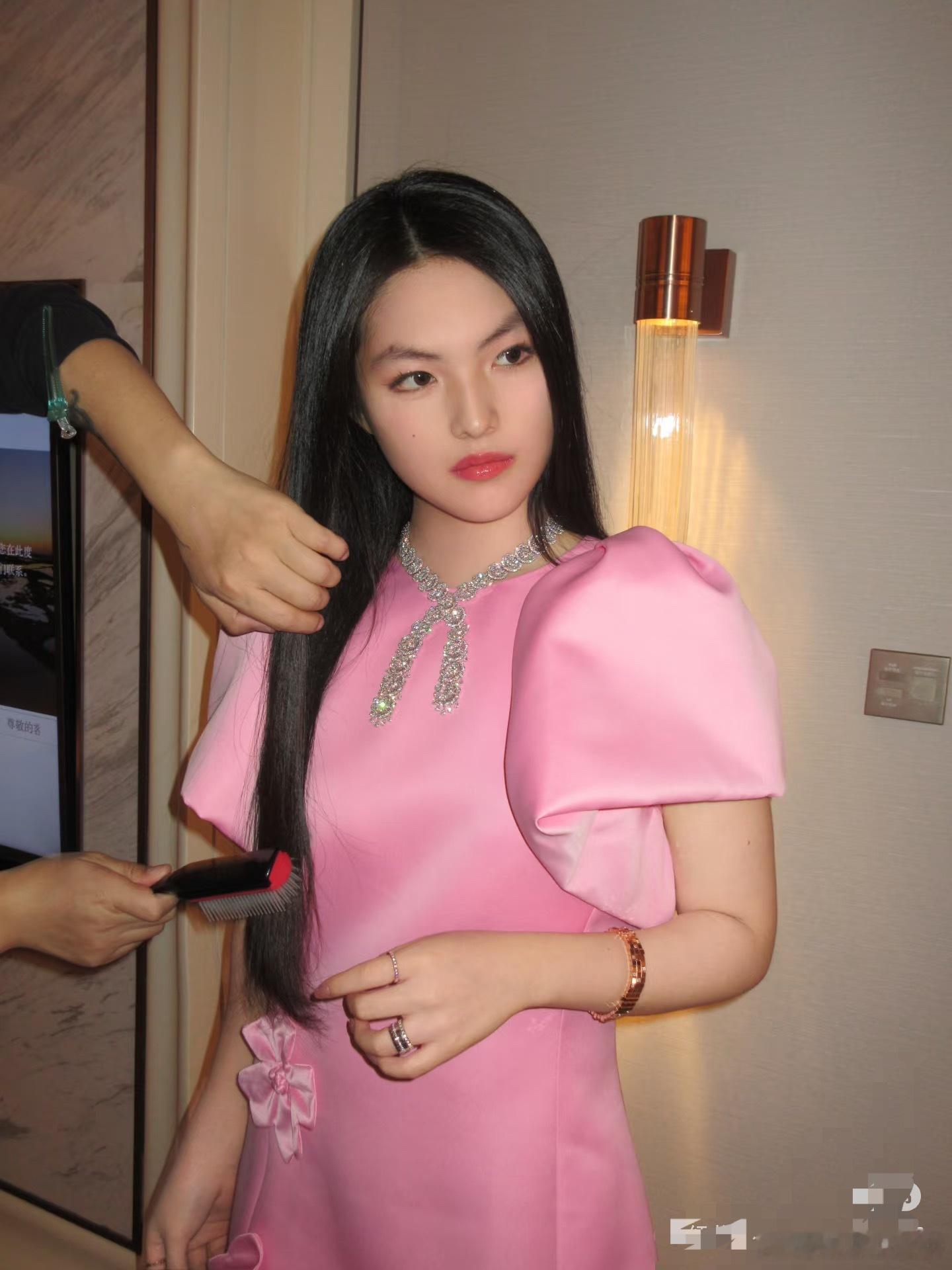 王诗龄最让人羡慕的地方不止是她的妈妈很有钱还有一个很容易被人忽略的那就是她那一头