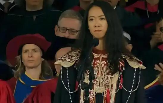 美国不要的，中国也坚决不要！美国哈佛大学毕业典礼上，中国留学生蒋雨融曾经代表毕业