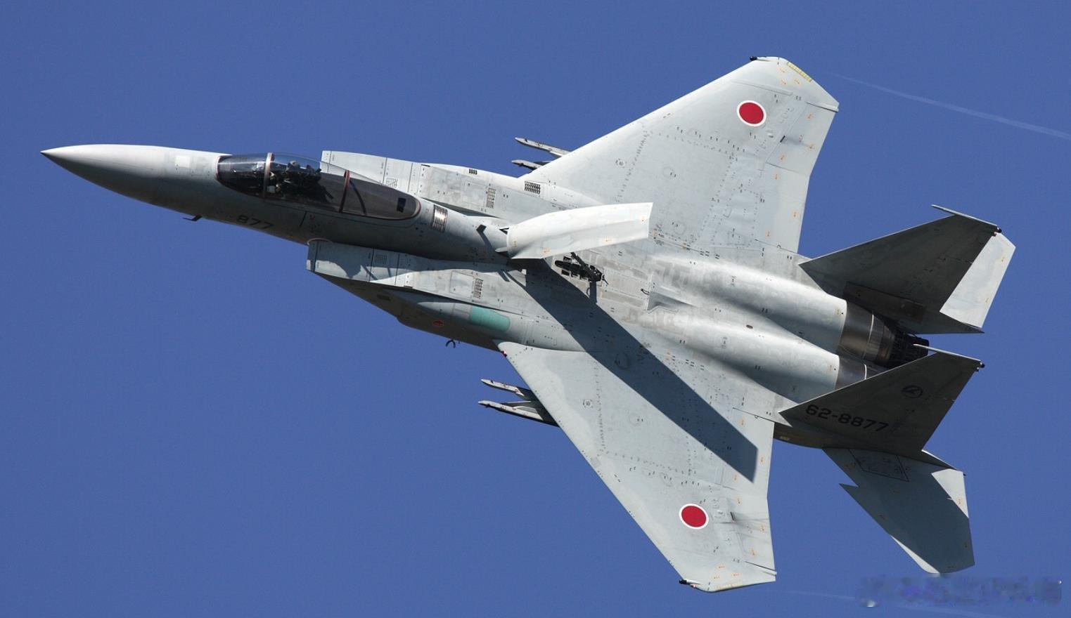 日方妄称歼15用雷达照射日本战机 F-15J，三四十年的老战斗机了，也就这回事，