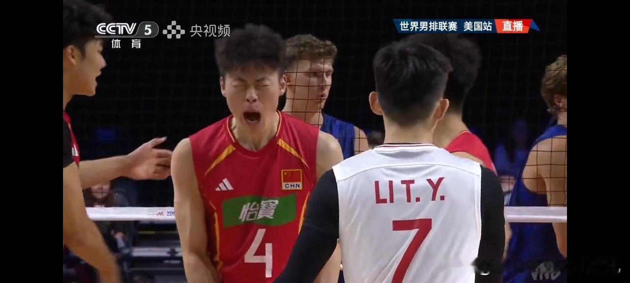 13:25，局分差距这么大！中国男排的精气神去哪了？


不比不知道，一比吓一跳