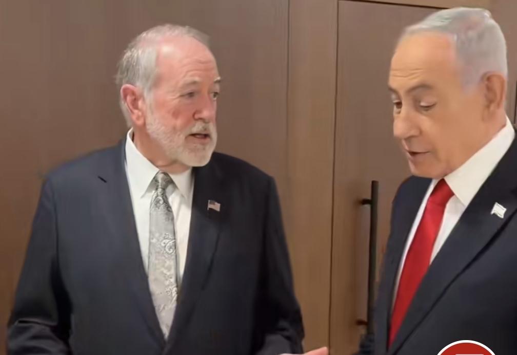 以色列总理内塔尼亚胡和美国驻以色列大使迈克.赫卡比3月17晚会面的视频不断播报，