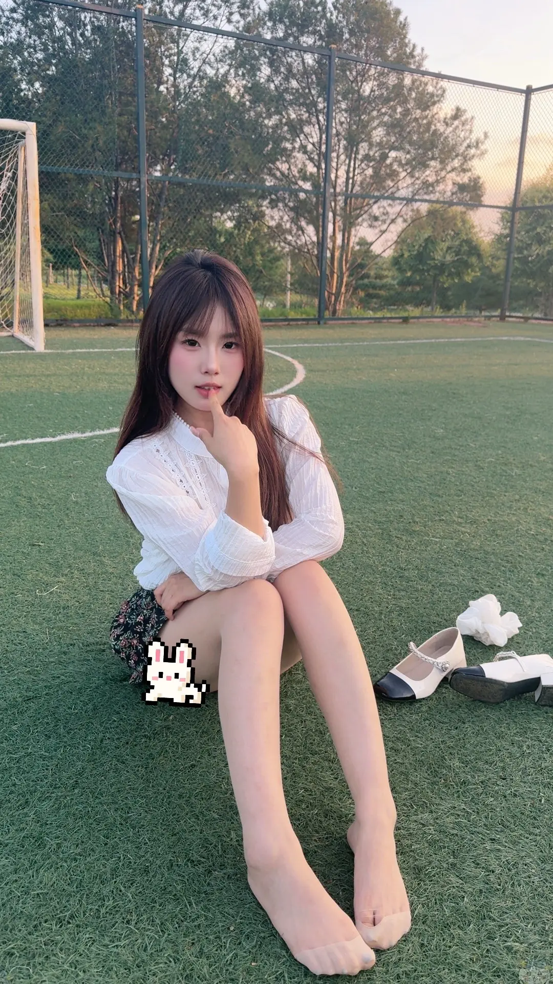 草地ootd 足球场地 草坪拍照 松弛感氛围感穿搭