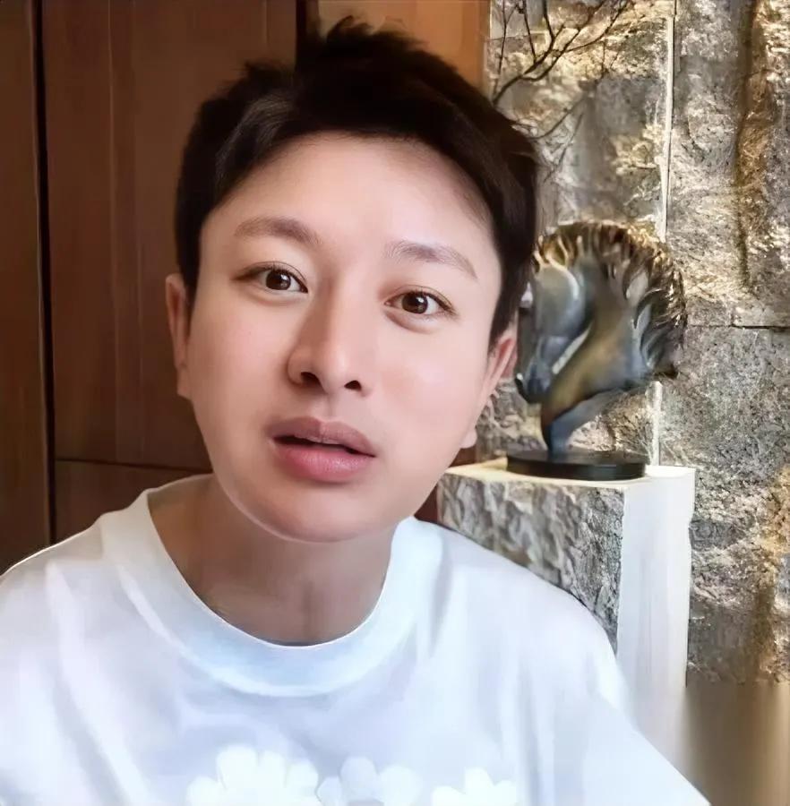 贾乃亮今年42了

至今都没再婚

哪是他不想找啊？别信网上说他立深情人设炒流量