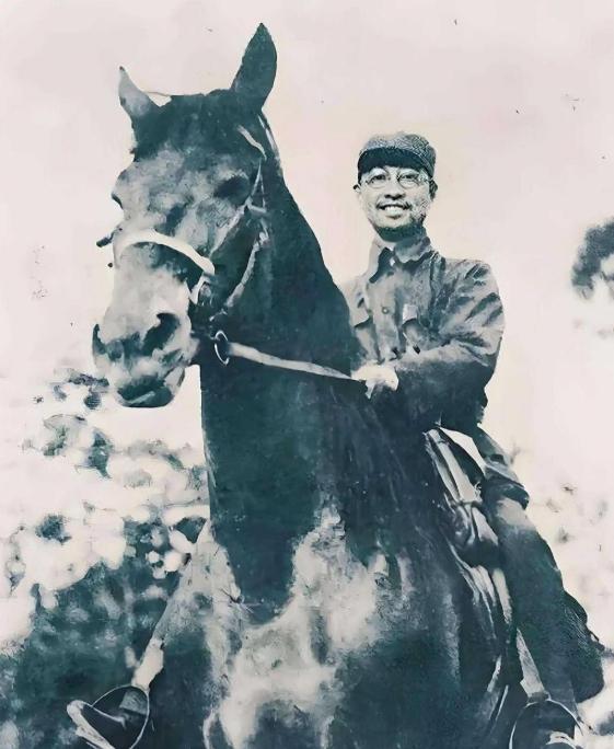 1944年，八路军干部陈克被俘，临刑前，一名“汉奸”自告奋勇充当行刑人，两声枪响