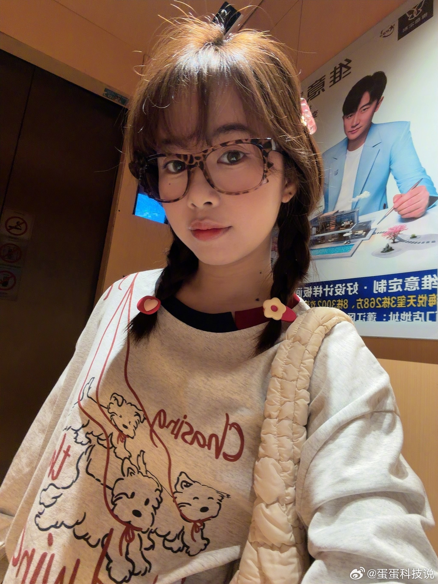 生活手记 · · ☕️ "生活微苦 我有七分甜"